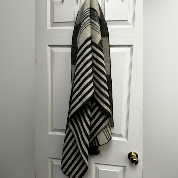 Topshop Printed Blanket Scarf - Picture 1 of 2